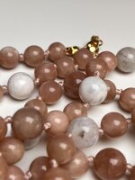 collana-con-pietra-di-luna-bianca-e-rosata