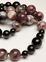 collana-con-pietre-dure-di-tormalina-fiore-di-prugna-e-nera