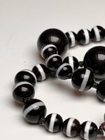 collana-con-pietre-dure-di-tormalina-nera-e-pietra-tibetana