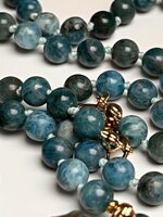 collana-con-pietre-dure-di-apatite-e-pendente