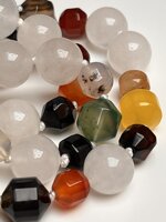 collana-con-pietre-dure-di-calcedonio-bianco-e-agata-vari-colori