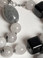 collana-con-pietre-dure-di-quarzo-e-agata