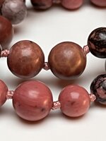 collana-con-pietre-dure-di-rodonite-rosa-e-con-venature-nere