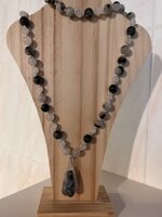 collana-con-pietre-dure-di-quarzo-e-labradorite