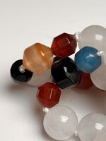 collana-con-pietre-dure-di-calcedonio-bianco-e-agata-vari-colori