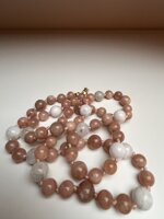 collana-con-pietra-di-luna-bianca-e-rosata