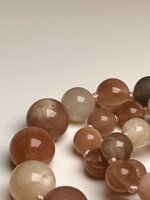 collana-con-pietre-dure-di-pietra-di-luna-e-pendente