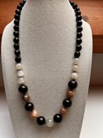 collana-con-pietre-dure-di-onice-pietra-di-luna-e-ossidiana-gold