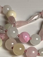 collana-con-pietre-dure-di-calcedonio-quarzo-rosa-quarzo-ialino-e-serpentino