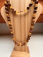 collana-con-pietre-dure-di-agata-tibetana-e-calcedonio-a-rondelle