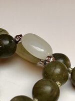 collana-con-pietre-dure-di-giada-verde-scuro-e-chiaro