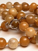 collana-con-pietre-dure-di-giada-varie-sfumature-di-giallo