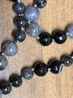 collana-con-pietre-dure-di-cordierite-e-onice