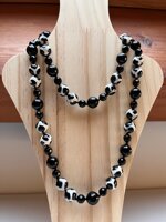 collana-con-pietre-dure-di-onice-e-pietra-tibetana