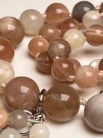 collana-con-pietre-dure-di-pietra-di-luna-e-pendente