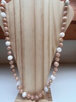 collana-con-pietra-di-luna-bianca-e-rosata