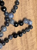 collana-con-pietre-dure-di-cordierite-e-onice