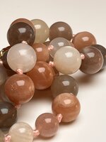 collana-con-pietra-di-luna-varie-sfumature