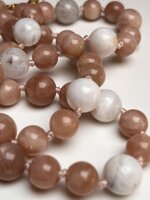 collana-con-pietra-di-luna-bianca-e-rosata