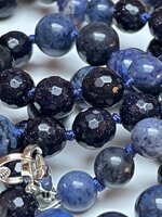 collana-con-pietre-dure-di-iolite-e-pietra-arenaria-blu