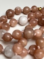 collana-con-pietra-di-luna-bianca-e-rosata