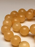 collana-con-pietre-dure-di-giada-gialla