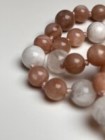 collana-con-pietra-di-luna-bianca-e-rosata