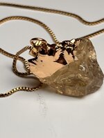 catenella-in-acciaio-placcato-oro-con-pendente