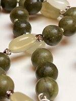 collana-con-pietre-dure-di-giada-verde-scuro-e-chiaro