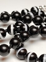 collana-con-pietre-dure-di-tormalina-nera-e-pietra-tibetana