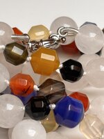 collana-con-pietre-dure-di-calcedonio-bianco-e-agata-vari-colori