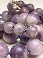 collana-con-pietre-dure-di-mica-viola