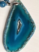 collana-con-pietre-dure-di-apatite-e-pendente-in-agata