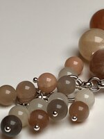 collana-con-pietre-dure-di-pietra-di-luna-e-pendente