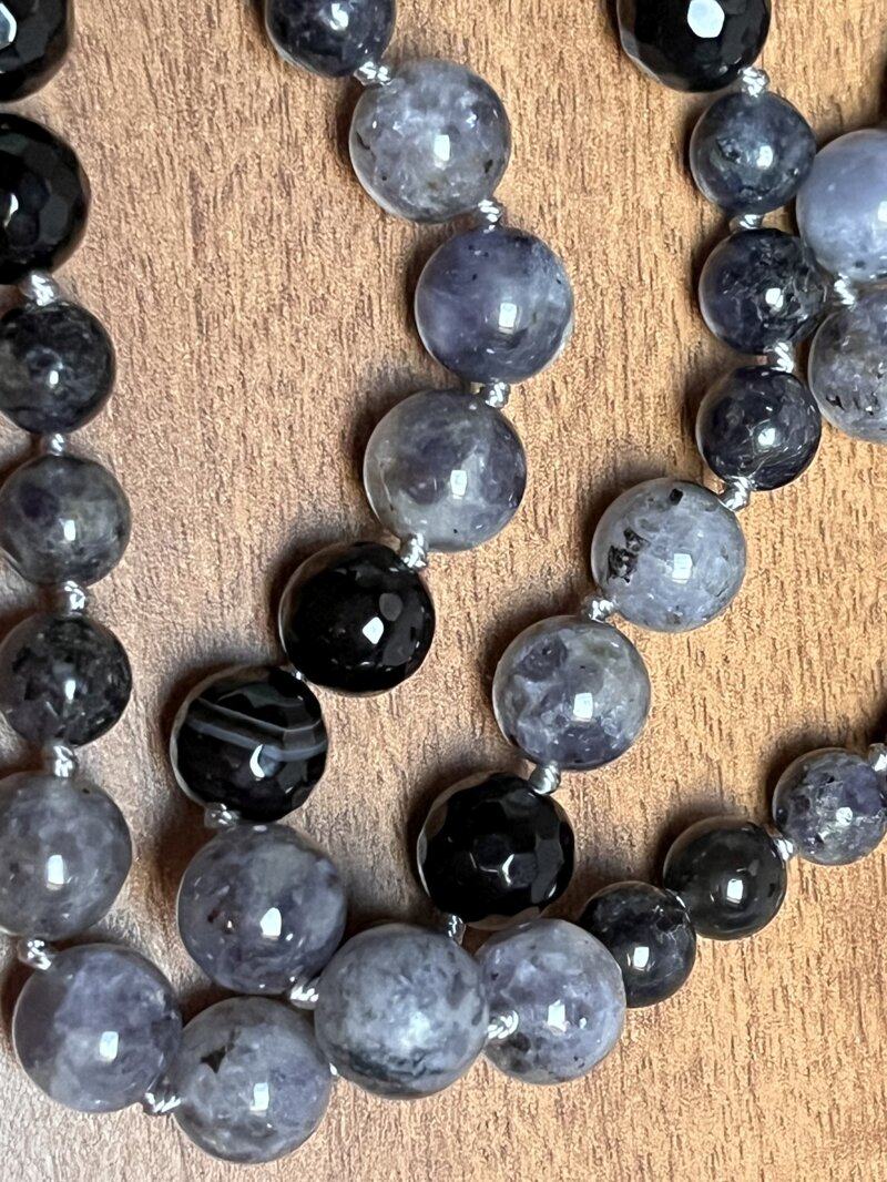 collana-con-pietre-dure-di-cordierite-e-onice