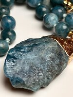 collana-con-pietre-dure-di-apatite-e-pendente