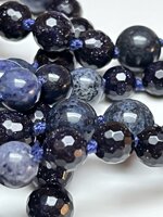 collana-con-pietre-dure-di-iolite-e-pietra-arenaria-blu