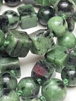 collana-con-pietre-dure-di-rubino-zoisite