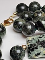 collana-con-pietre-dure-di-diaspro-kambaba