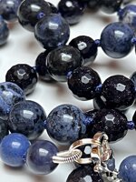 collana-con-pietre-dure-di-iolite-e-pietra-arenaria-blu