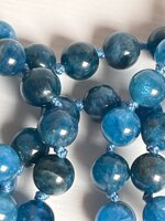 collana-con-pietre-dure-di-apatite-e-pendente-in-agata