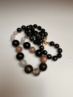 collana-con-pietre-dure-di-onice-pietra-di-luna-e-ossidiana-gold