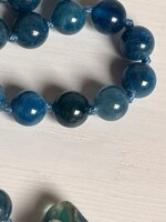 collana-con-pietre-dure-di-apatite-e-pendente-in-agata