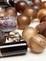 collana-con-pietre-dure-di-agata-e-quarzo