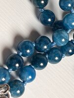 collana-con-pietre-dure-di-apatite-e-pendente-in-agata