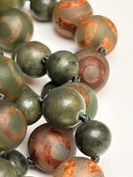 collana-con-pietre-dure-di-agata-tibetana-e-giada