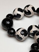 collana-con-pietre-dure-di-onice-e-pietra-tibetana