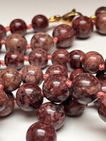 collana-con-pietre-dure-di-eudialyte