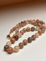 collana-con-pietra-di-luna-varie-sfumature