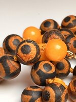 collana-con-pietre-dure-di-agata-tibetana-e-calcedonio-gialloarancio